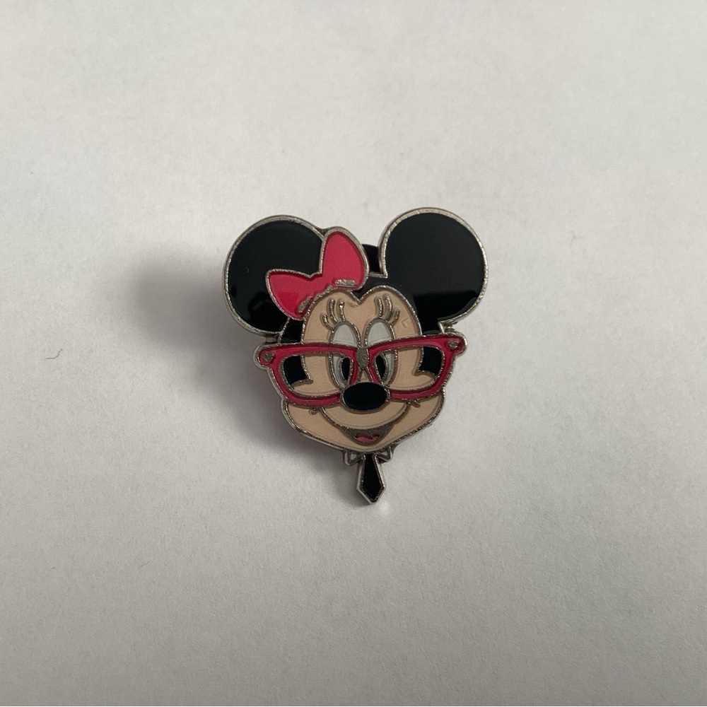 Disney Minnie Mouse In Glasses And Tie Pin Badge Authentic (C)